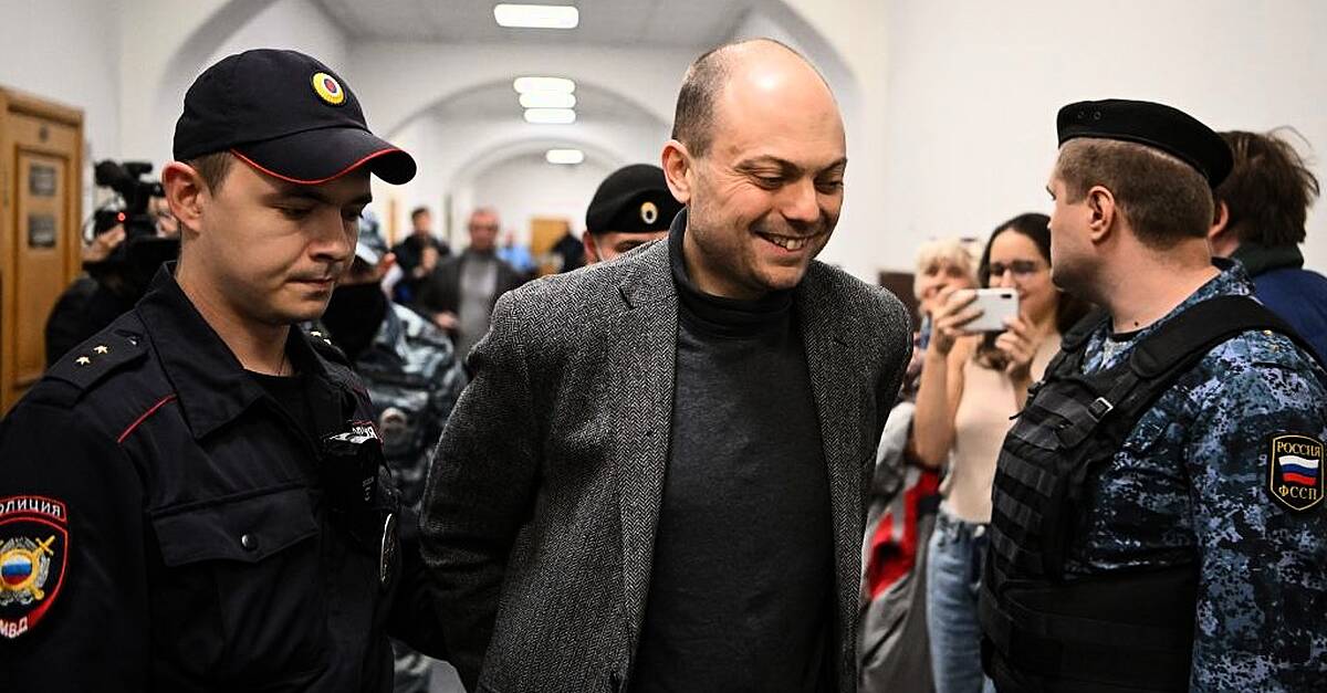 Explained Who Is Jailed Kremlin Critic Vladimir Kara Murza