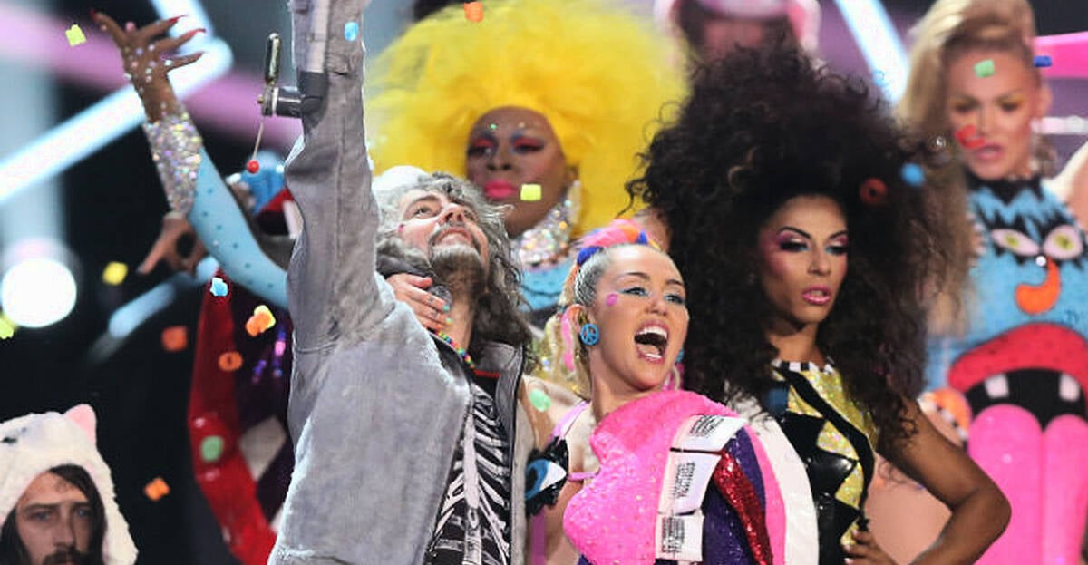 Miley Cyrus And The Flaming Lips Planning To Perform Naked Concert