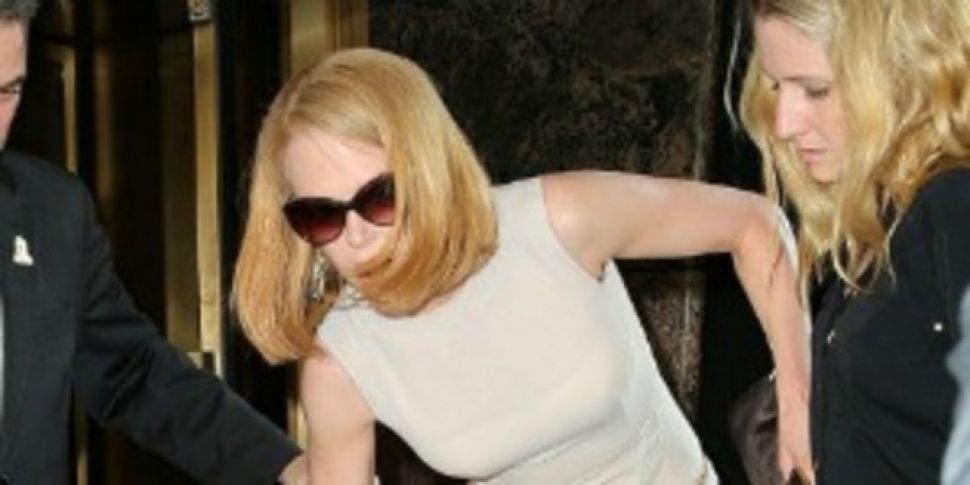 Nicole Kidman knocked to groun...