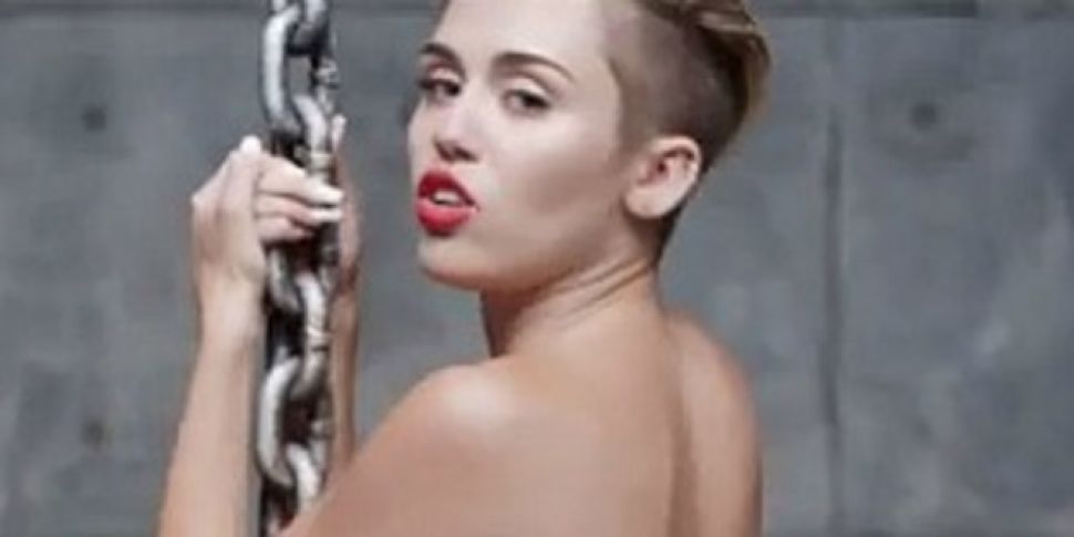 Miley's naked video breaks rec...