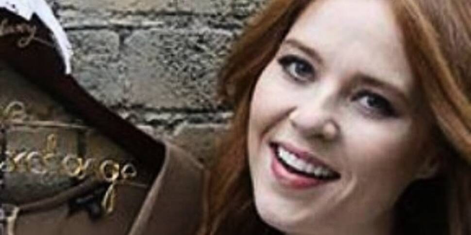 Angela Scanlon tries to help M...