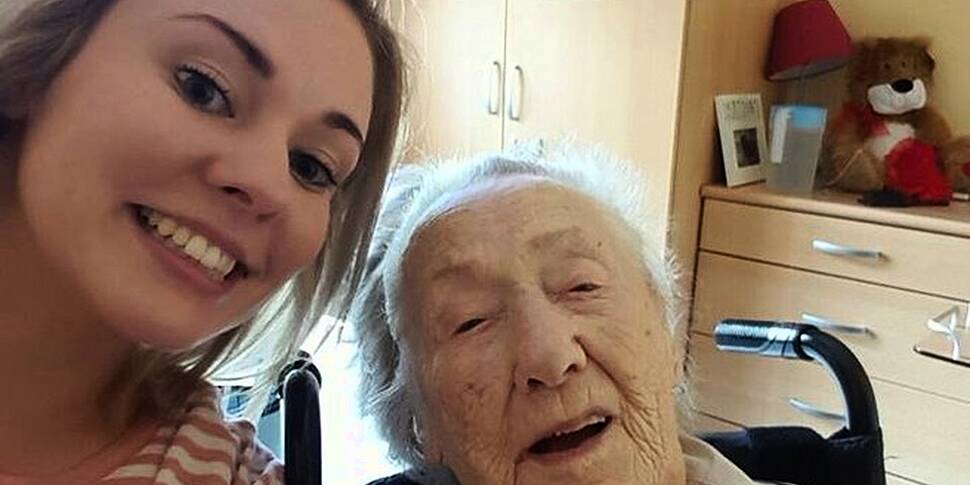 Irish Nana Selfie Goes Viral -...