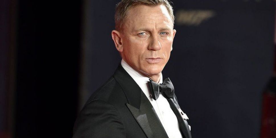 Daniel Craig Breaks His Bond W...