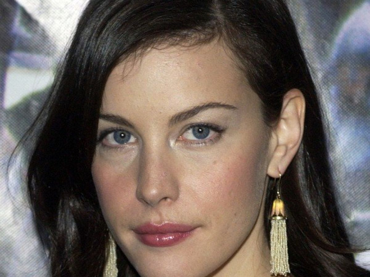 Liv Tyler gives birth to baby daughter