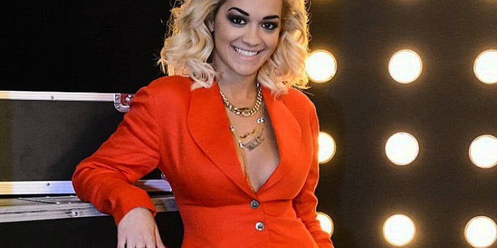 Rita Ora forgets her lines 