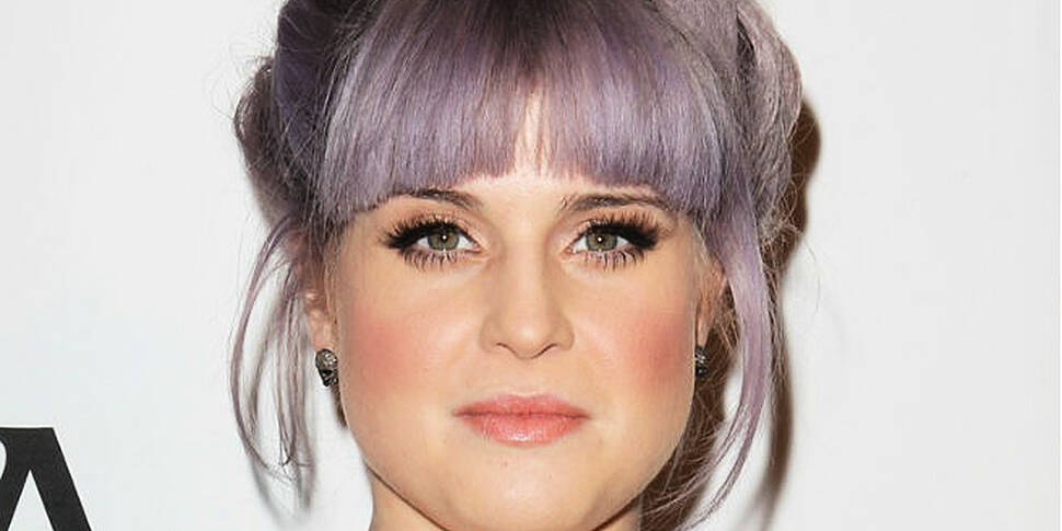 Kelly Osbourne Shows Off New T...