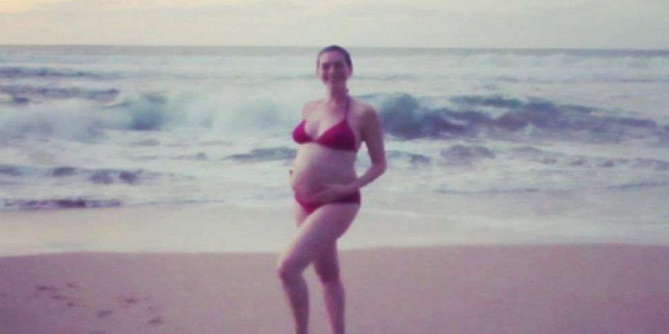 Anne Hathaway Shows Off Baby B...