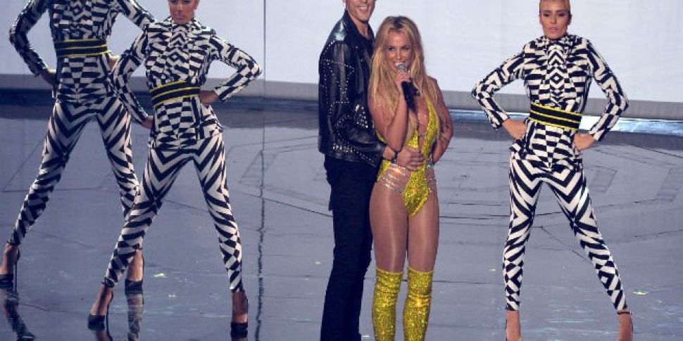 Britney Performs With G-Eazy A...