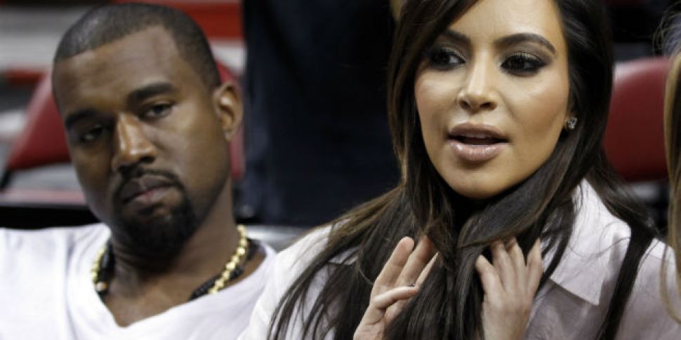 Kim Kardashian Held at Gunpoin...