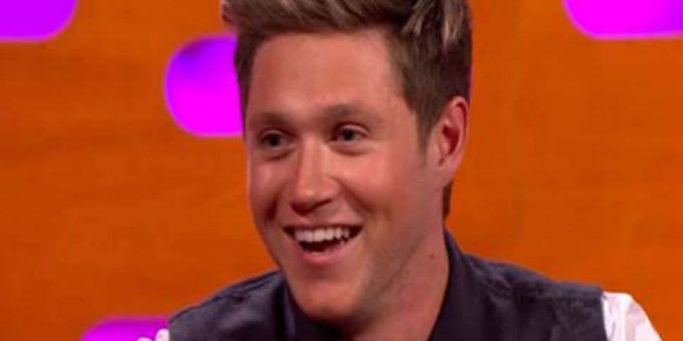 Niall Horan Gets Lifts Home Fr...