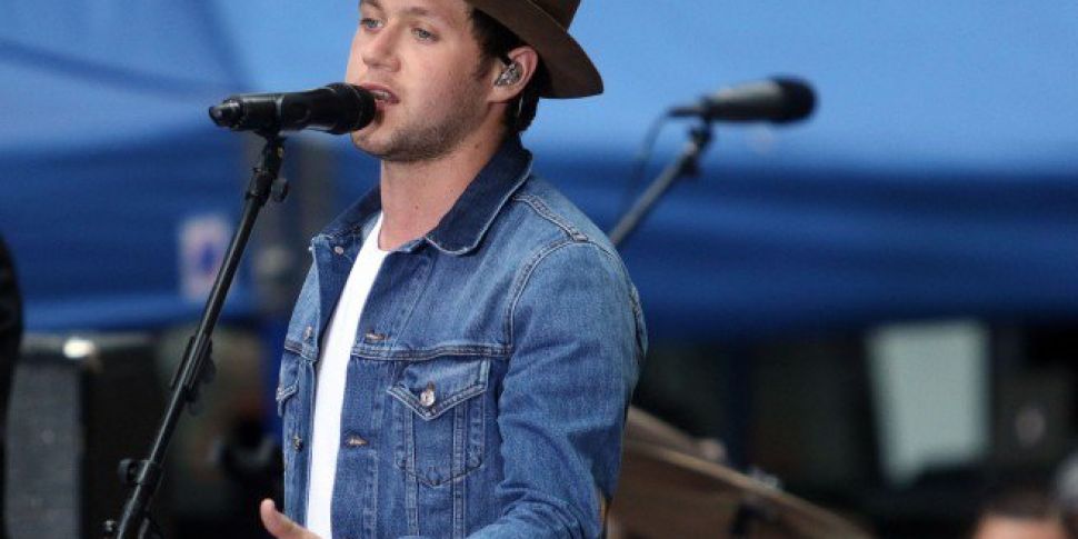 Niall Horan Performs New Song 