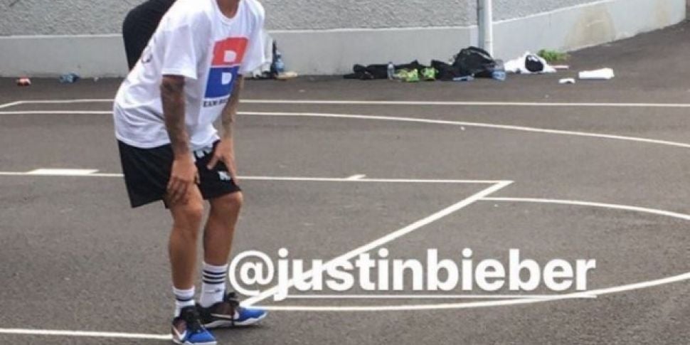 Bieber Plays Basketball in Bus...