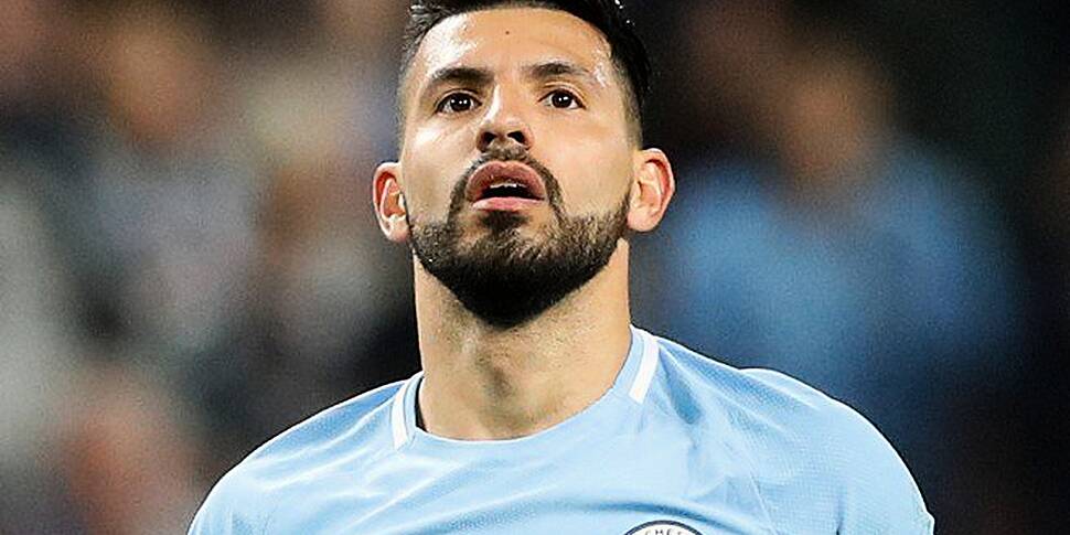 Sergio Aguero injured in car c...