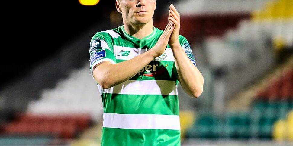 Shamrock Rovers fans react wit...