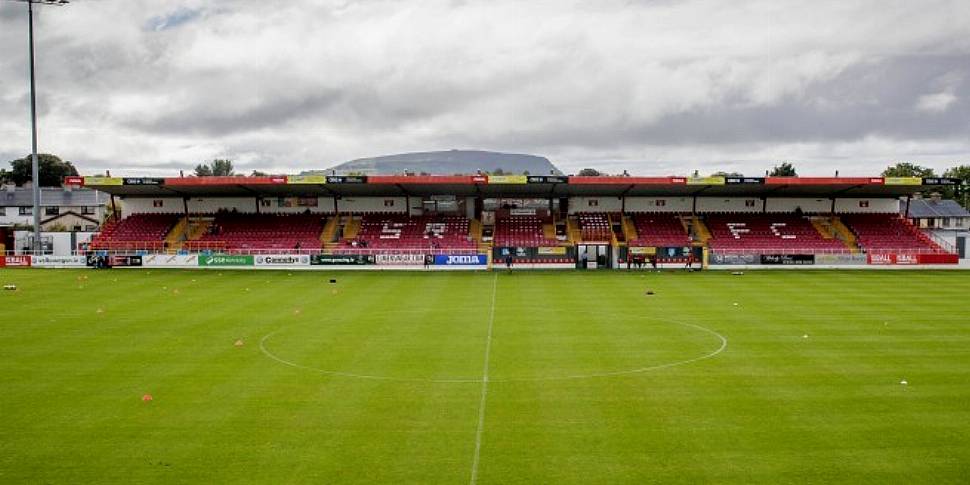 Sligo Rovers players hand back...