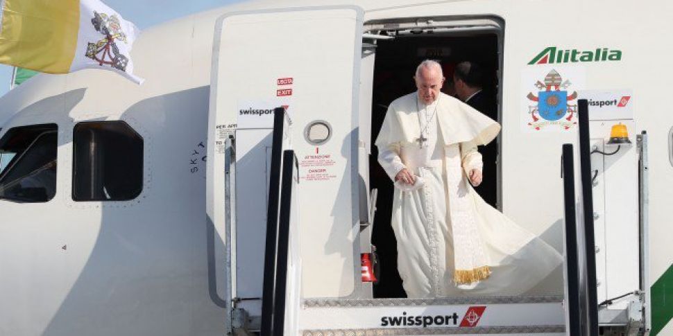 Red Carpet Greeting For Pope F...