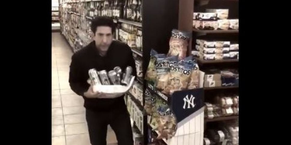 David Schwimmer Posts Hilariou...