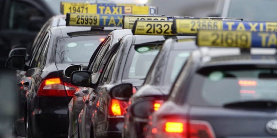 Taxi Drivers Hold Up City Cent...