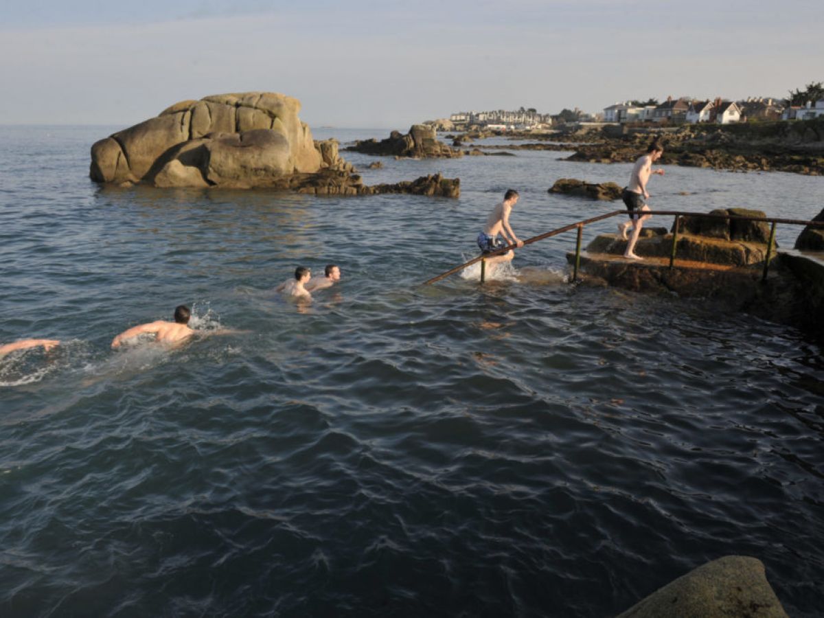 Swimming Bans Lifted For Dollymount Seapoint And The Forty Foot