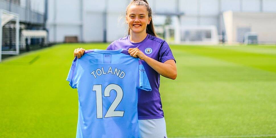 Irish teenager Toland signs fo...