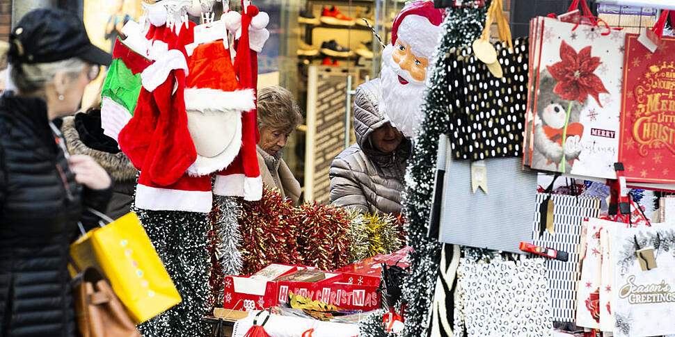 Christmas Trading On Henry Str...