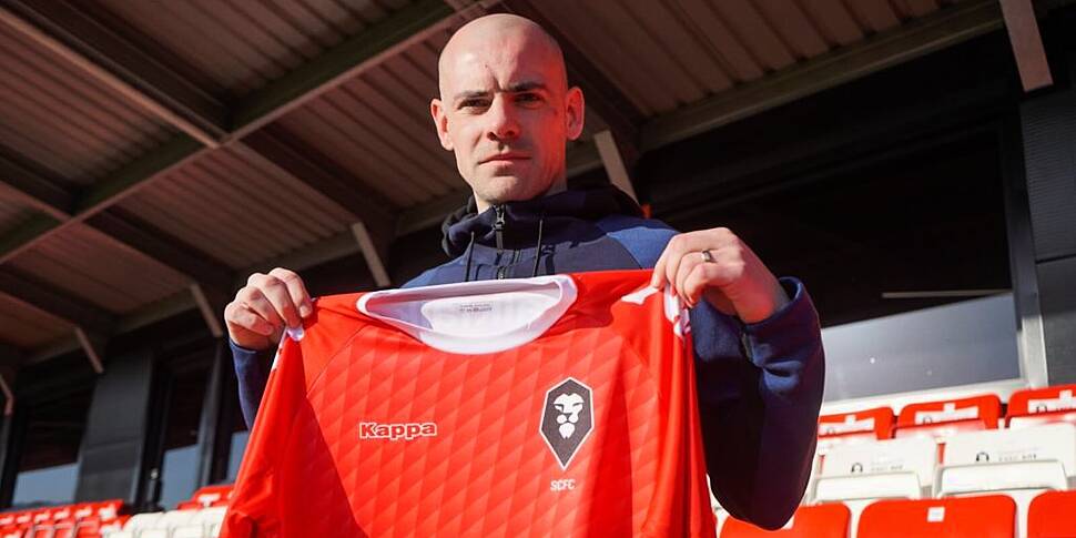 Darron Gibson joins League Two...