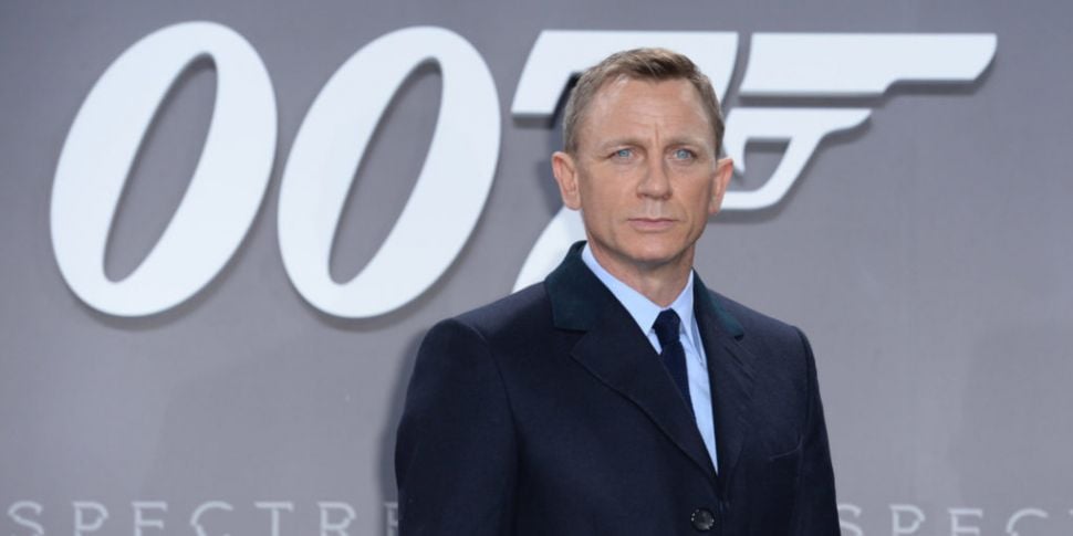 Daniel Craig Gives Hilariously...