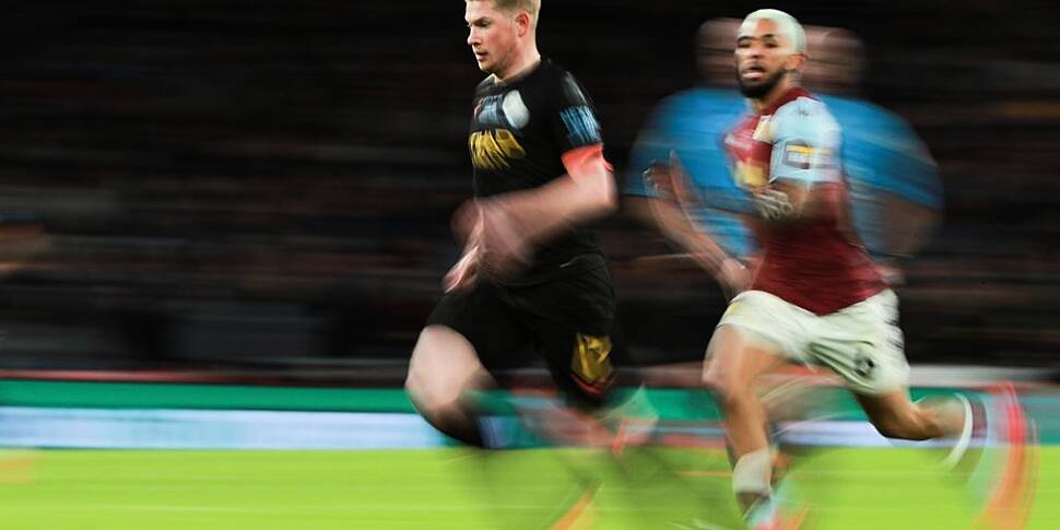 Kevin de Bruyne winning race t...