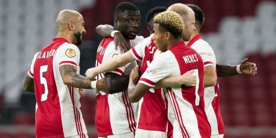 Ajax melt down Eredivisie trop...