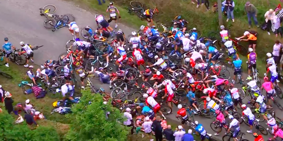 Roglic and Thomas crash as sta...