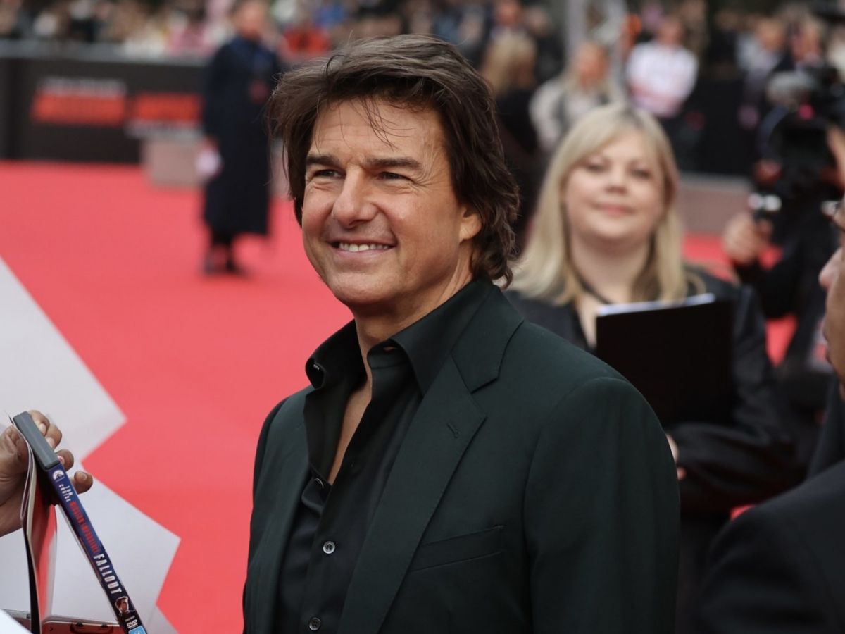 Tom Cruise Reveals He Learned How To Do His Own Hair And Makeup For New  Mission Impossible Movie