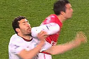 Van Persie Cuellar Elbow