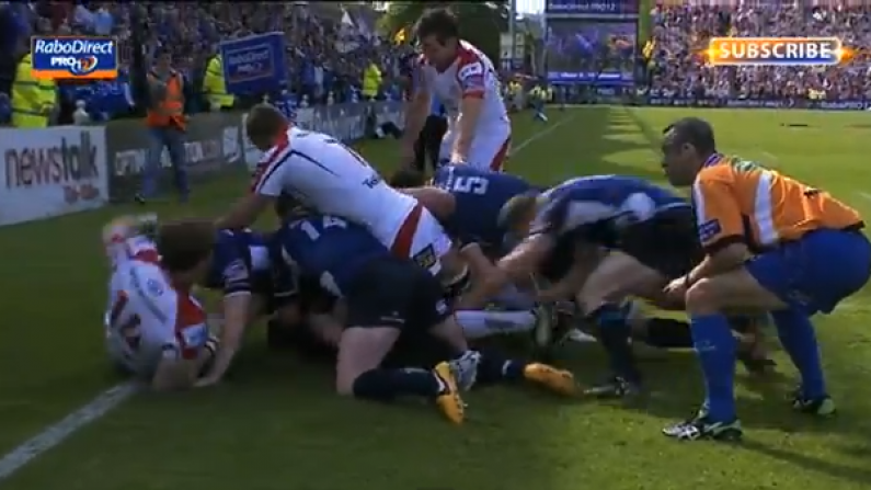 GIF: Robbie Diack Doesn't Dive For The Line, Butchers Gimme Try.