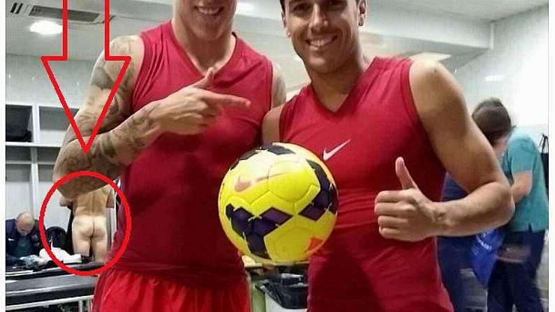 Naked Barca Player Unwittingly Photobombs Pedro And Tello