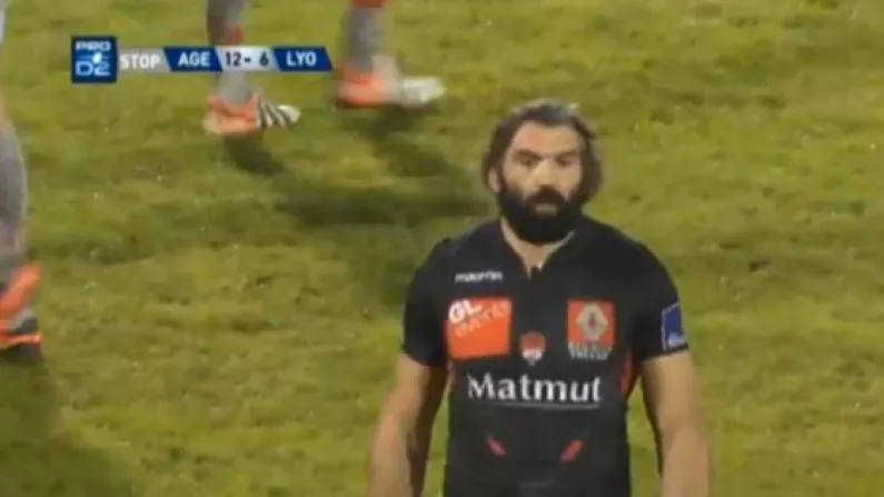 Holy Crap. How Did Sebastien Chabal Get Away With Just A Yellow Card For This?