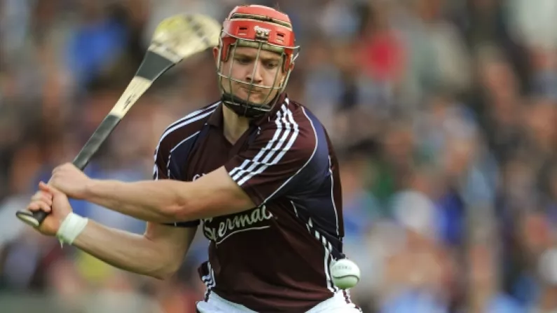 That Joe Canning No-Look Handpass Finally In GIF Form.