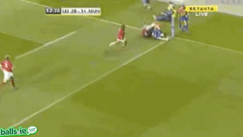 GIF: Brian O'Driscoll touches down in the corner for Leinster.