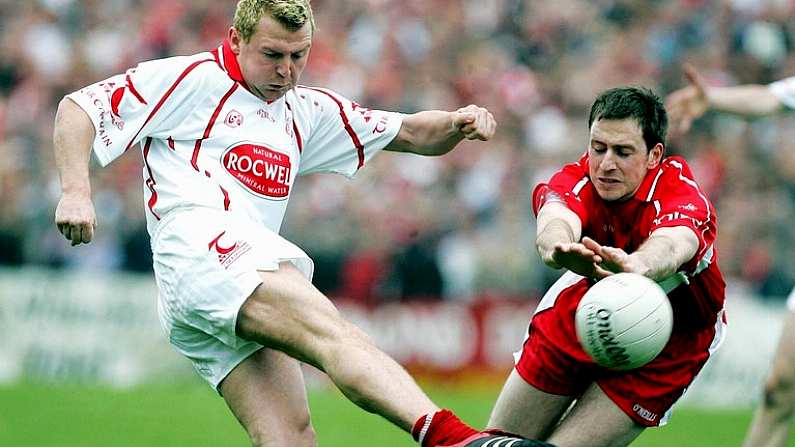 28 May 2006; Owen Mulligan, Tyrone, in action against Enda Muldoon, Derry. Bank of Ireland Ulster Senior Football Championship, Round 1, Tyrone v Derry, Healy Park, Omagh, Co. Tyrone. Picture credit; Oliver McVeigh / SPORTSFILE