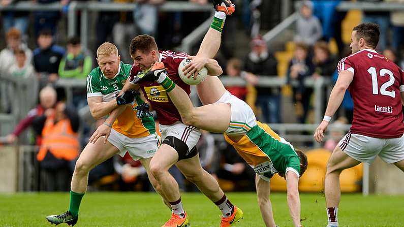 11 June 2017; Kieran Martin of Westmeath in action against Sean Pender and Niall Darby, left, of Offaly during the Leinster GAA Football Senior Championship Quarter-Final match between Offaly and Westmeath at Bord Na Mona O'Connor Park, Tullamore, in Co. Offaly. Photo by Piaras O Midheach/Sportsfile