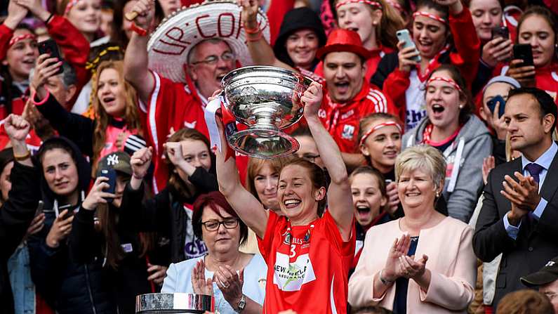 10 September 2017; Cork captain Rena Buckley lifts the The O'Duffy Cup after the Liberty Insurance All-Ireland Senior Camogie Final match between Cork and Kilkenny at Croke Park in Dublin. Photo by Matt Browne/Sportsfile