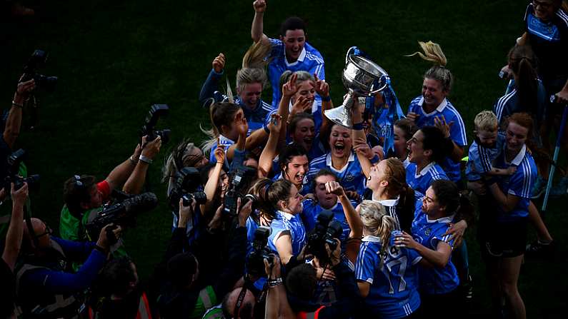 24 September 2017; Dublin goalkeeper Ciara Trant and team-mates celebrate with the cup following the TG4 Ladies Football All-Ireland Senior Championship Final match between Dublin and Mayo at Croke Park in Dublin. Photo by Stephen McCarthy/Sportsfile