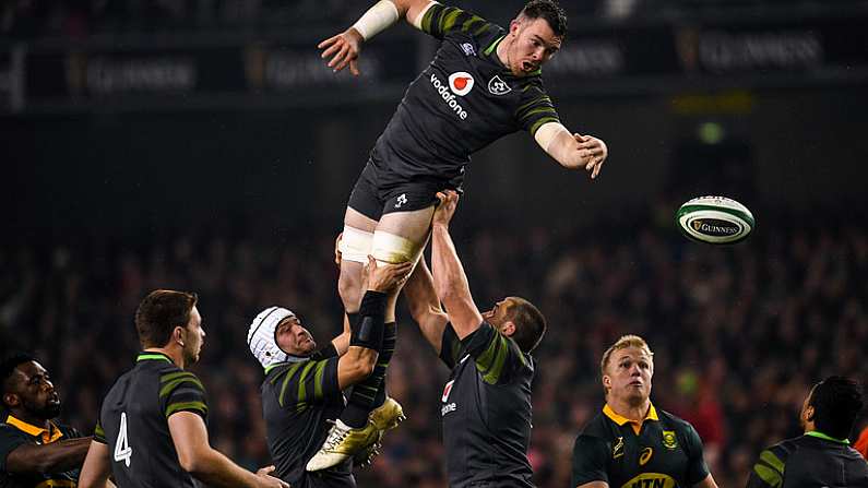 11 November 2017; Peter O'Mahony of Ireland offloads to Bundee Aki of Ireland after winning a lineout during the Guinness Series International match between Ireland and South Africa at the Aviva Stadium in Dublin. Photo by Eoin Noonan/Sportsfile