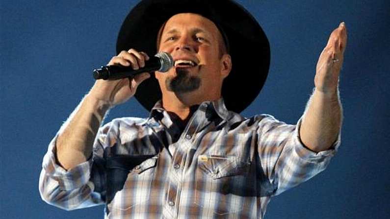 The Funniest Tweets About The Garth Brooks Fiasco