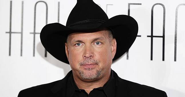 garth brooks black cowboy hat