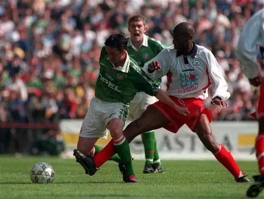 Gary Kelly and Paulo Wanchope fight for the ball.