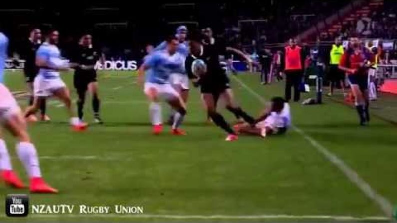 Julian Savea Does Passable Impersonation Of Jonah Lomu In His Prime