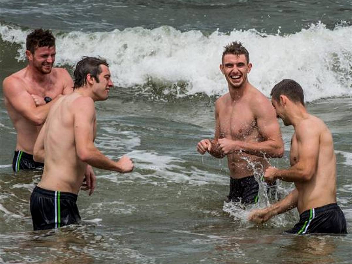 7 Pictures Of Topless GAA Players On A Beach In Melbourne | Balls.ie