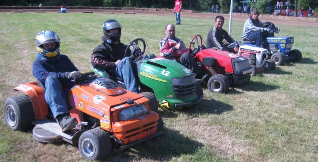 lawn-mower-racing