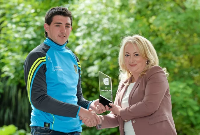Tipperary U21 footballer Colin O’Riordan is presented with the EirGrid U21 Player of the Year Award, for his outstanding performances throughout the EirGrid GAA Football U21 All-Ireland Championship. Colin was presented with his award by Rosemary Steen, Director of Public Affairs at EirGrid