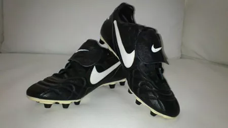 Nike football hot sale boots 90s